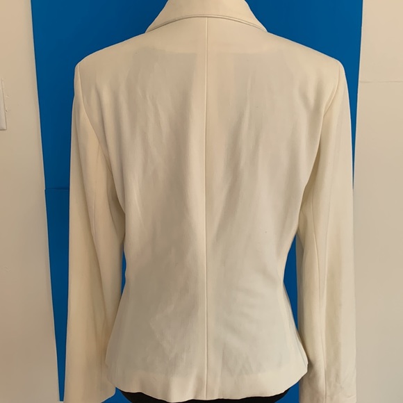 Excellent Condition Blazer - Picture 5 of 10